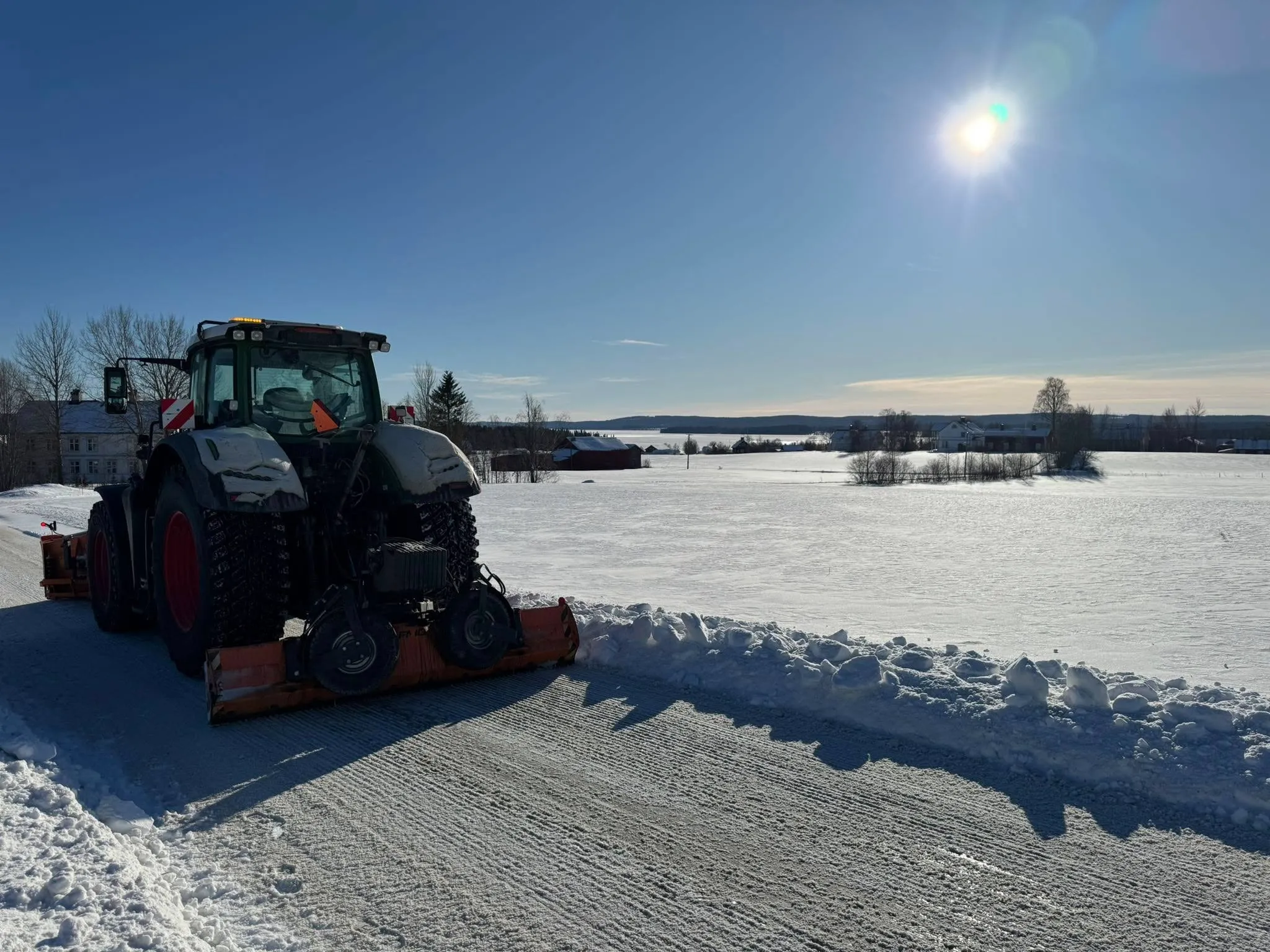 Snöröjning på vinterväg i Jämtland — Lejda Entreprenad